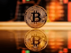 比特币价格自 4 月以来首次跌破 8.6 万美元，较 10 月初峰值缩水 32.18%